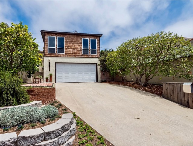 2011 Ava Avenue, Hermosa Beach, California 90254, 3 Bedrooms Bedrooms, ,1 BathroomBathrooms,Residential,Sold,Ava,SB18135151