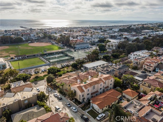 621 9th Street, Hermosa Beach, California 90254, 3 Bedrooms Bedrooms, ,2 BathroomsBathrooms,Residential,Sold,9th,SB18145085