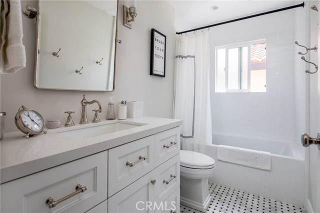 712 Irena Avenue, Redondo Beach, California 90277, 3 Bedrooms Bedrooms, ,1 BathroomBathrooms,Residential,Sold,Irena,SB20172033