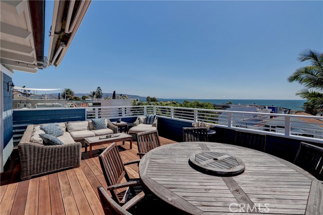 2461 Myrtle Avenue, Hermosa Beach, California 90254, 4 Bedrooms Bedrooms, ,Residential,Sold,Myrtle,SB20143754