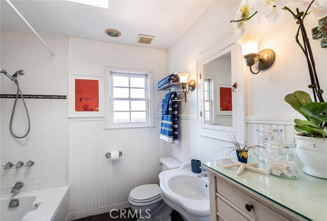 528 Marine Avenue, Manhattan Beach, California 90266, 3 Bedrooms Bedrooms, ,2 BathroomsBathrooms,Residential,Sold,Marine,SB19035532