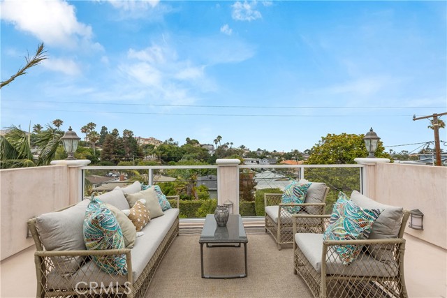 519 Juanita Avenue, Redondo Beach, California 90277, 5 Bedrooms Bedrooms, ,2 BathroomsBathrooms,Residential,Sold,Juanita,SB21138287