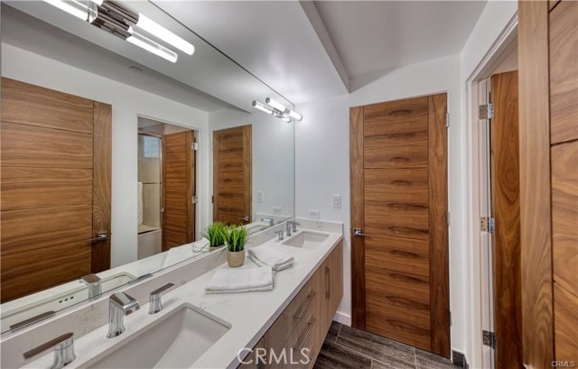 946 8th Street, Hermosa Beach, California 90254, 4 Bedrooms Bedrooms, ,3 BathroomsBathrooms,Residential,Sold,8th,SB20005641