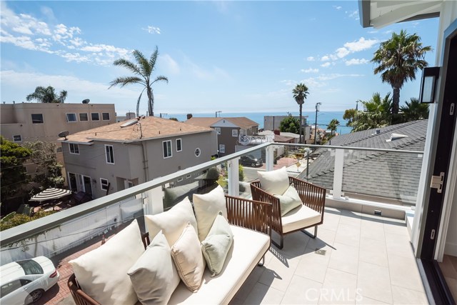 409 30th Street, Manhattan Beach, California 90266, 4 Bedrooms Bedrooms, ,2 BathroomsBathrooms,Residential,Sold,30th,SB20162447