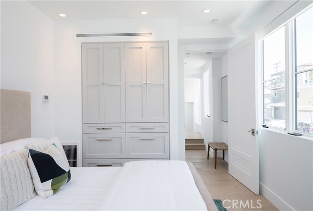 232 17th Street, Manhattan Beach, California 90266, 4 Bedrooms Bedrooms, ,1 BathroomBathrooms,Residential,Sold,17th,SB20151551