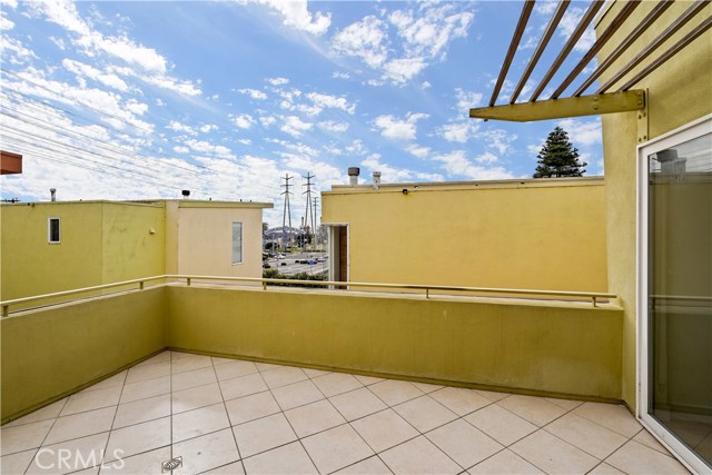 Large balcony with gas line; no more carting propane tanks when grilling. ??