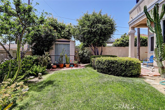 Rear yard with garden shed or playhouse