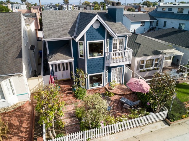 536 4th Street, Manhattan Beach, California 90266, 4 Bedrooms Bedrooms, ,3 BathroomsBathrooms,Residential,Sold,4th,SB20137339