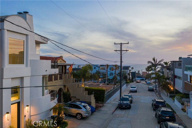 316 26th Street, Hermosa Beach, California 90254, 4 Bedrooms Bedrooms, ,2 BathroomsBathrooms,Residential,Sold,26th,SB21076670