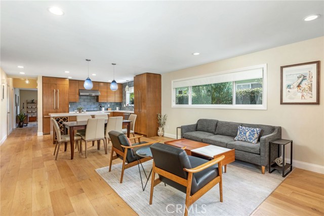 1537 19th Street, Manhattan Beach, California 90266, 3 Bedrooms Bedrooms, ,1 BathroomBathrooms,Residential,Sold,19th,SB20127736