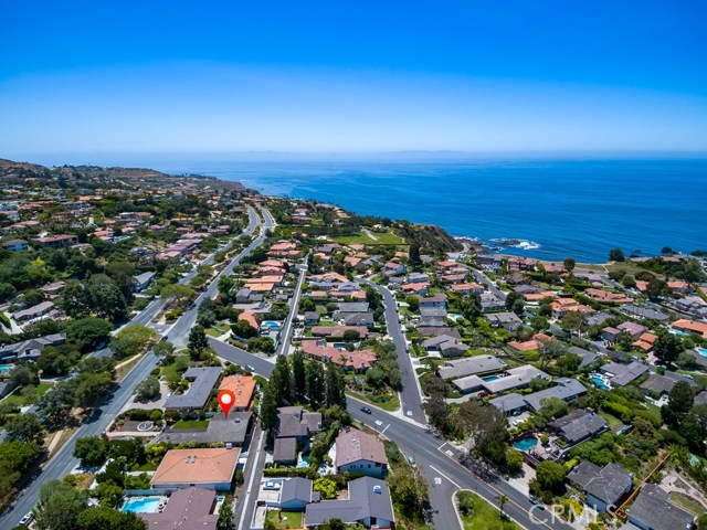 Shops, the Lighthouse, bluff trails and Terranea Resort quite close. Facing SW. PV Drive West is on the left.