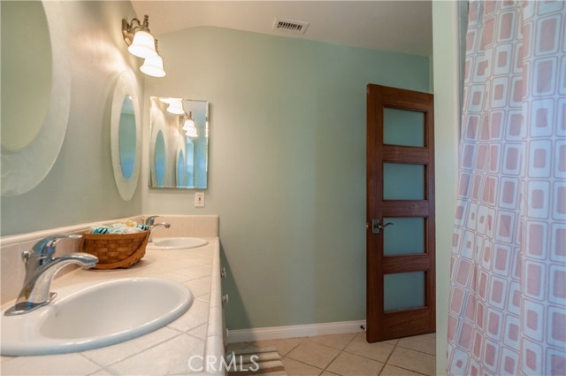 6825 Kings Harbor Drive, Rancho Palos Verdes, California 90275, 4 Bedrooms Bedrooms, ,3 BathroomsBathrooms,Residential,Sold,Kings Harbor,PV17059754