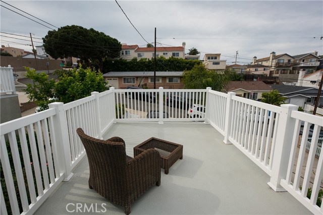 1604 Spreckels Lane, Redondo Beach, California 90278, 3 Bedrooms Bedrooms, ,2 BathroomsBathrooms,Residential,Sold,Spreckels,SB20125492