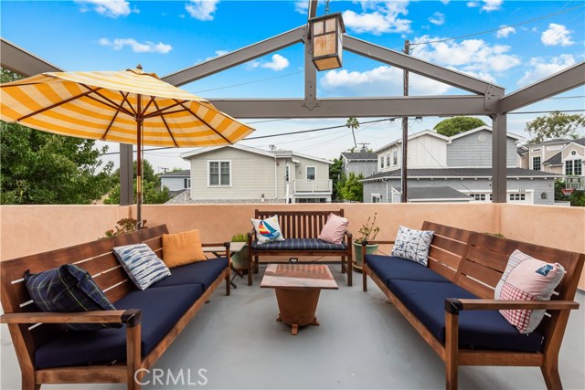595 31st Street, Manhattan Beach, California 90266, 4 Bedrooms Bedrooms, ,1 BathroomBathrooms,Residential,Sold,31st,SB20193425