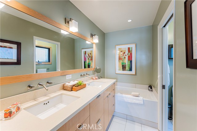 Master bath with dual sinks