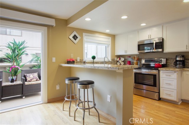 714 Irena Avenue, Redondo Beach, California 90277, 2 Bedrooms Bedrooms, ,3 BathroomsBathrooms,Residential,Sold,Irena,PV20136752