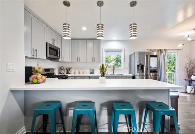 610 Inglewood Ave, Redondo Beach, California 90278, 3 Bedrooms Bedrooms, ,1 BathroomBathrooms,Residential,Sold,Inglewood Ave,SB20256411