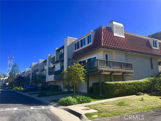 END unit at great location with plenty guest parking. END unit at great location with plenty guest parking.