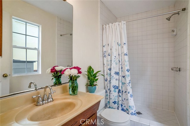 BACK HOUSE: DOWNSTAIRS BATHROOM OFF MASTER BEDROOM