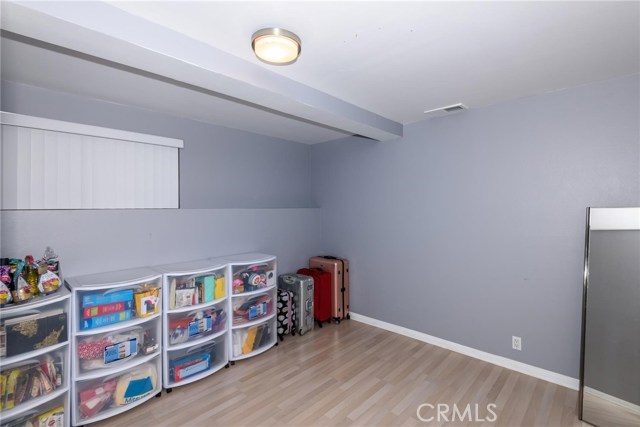 Nice bonus room/den next to garage.