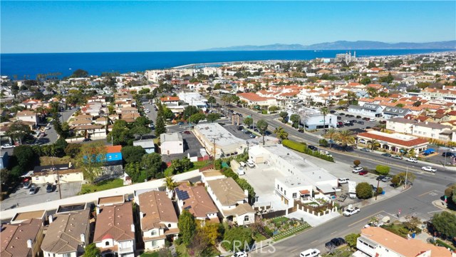 Aerial photo showing proximity to the coast.