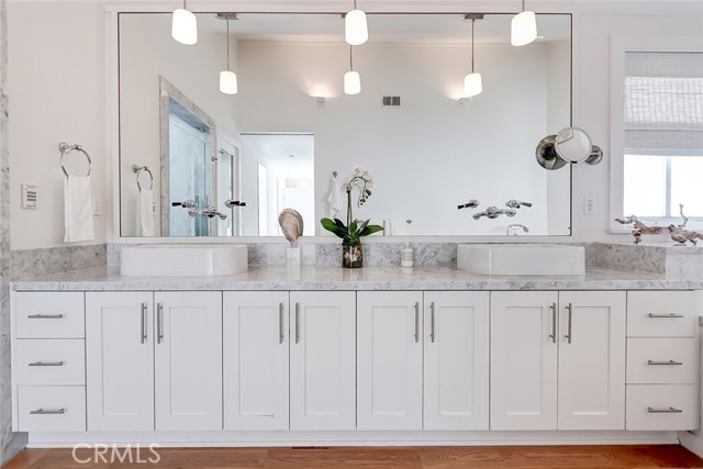 570 27th Street, Manhattan Beach, California 90266, 5 Bedrooms Bedrooms, ,4 BathroomsBathrooms,Residential,Sold,27th,SB21030922