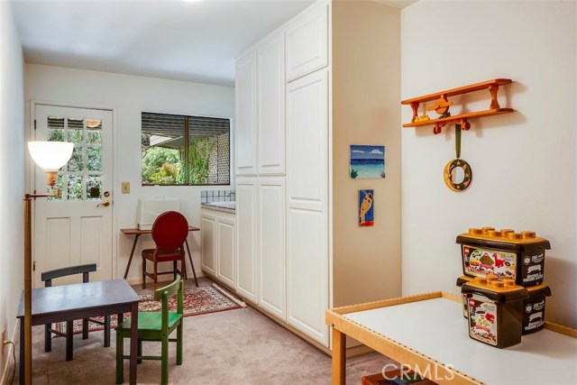 great bonus room - kids playroom? office?