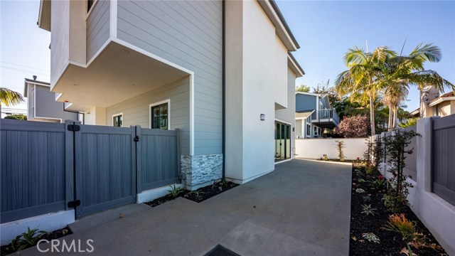 1917 Farrell Avenue, Redondo Beach, California 90278, 4 Bedrooms Bedrooms, ,3 BathroomsBathrooms,Residential,Sold,Farrell,PV20259127