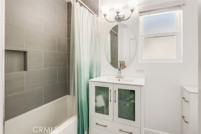 2305 Oak Avenue, Manhattan Beach, California 90266, 3 Bedrooms Bedrooms, ,2 BathroomsBathrooms,Residential,Sold,Oak,PW21077837