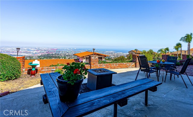 Front patio with fire pit