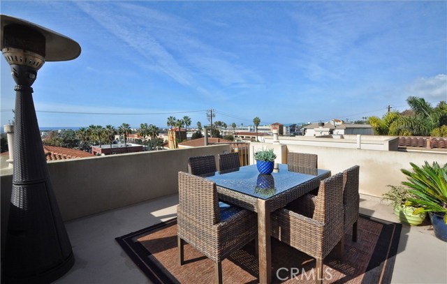 826 15th Street, Hermosa Beach, California 90254, 4 Bedrooms Bedrooms, ,3 BathroomsBathrooms,Residential,Sold,15th,SB19018013