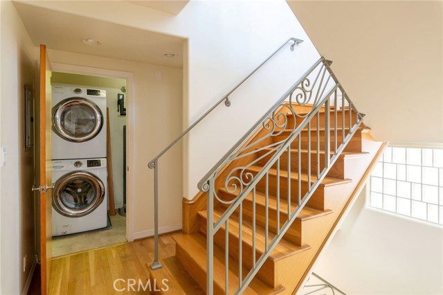 1209 Bayview Drive, Manhattan Beach, California 90266, 2 Bedrooms Bedrooms, ,1 BathroomBathrooms,Residential,Sold,Bayview,SB19189797