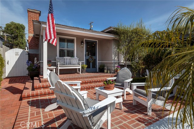 329 4th Street, Manhattan Beach, California 90266, 3 Bedrooms Bedrooms, ,2 BathroomsBathrooms,Residential,Sold,4th,SB18084128