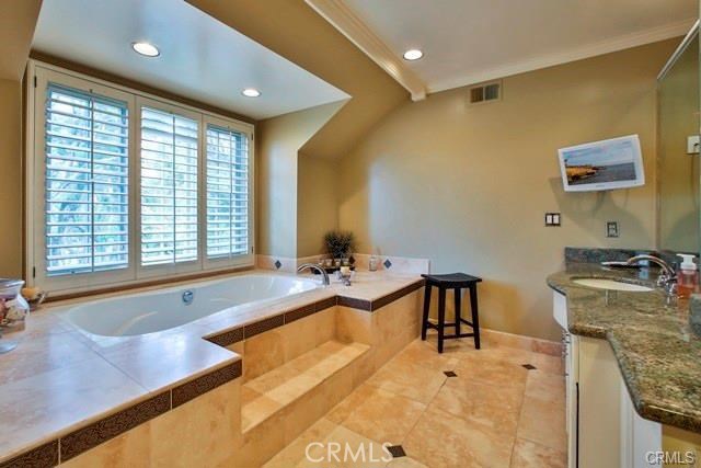 20 Santa Barbara Drive, Rancho Palos Verdes, California 90275, 4 Bedrooms Bedrooms, ,3 BathroomsBathrooms,Residential,Sold,Santa Barbara,SB18029605