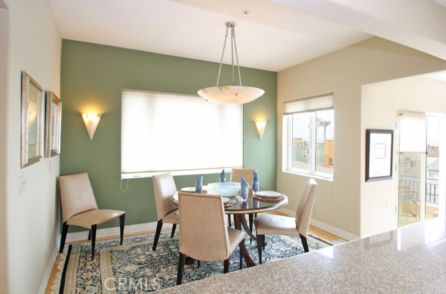 84 Manhattan Avenue, Manhattan Beach, California 90266, 3 Bedrooms Bedrooms, ,3 BathroomsBathrooms,Residential,Sold,Manhattan,SB21020402