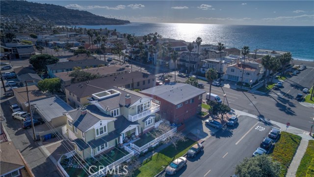 202 Avenue H, Redondo Beach, California 90277, 4 Bedrooms Bedrooms, ,3 BathroomsBathrooms,Residential,Sold,Avenue H,SB18040165