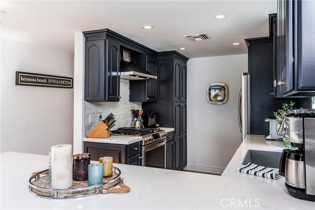 2026 Hillcrest Drive, Hermosa Beach, California 90254, 3 Bedrooms Bedrooms, ,2 BathroomsBathrooms,Residential,Sold,Hillcrest,SB19110998
