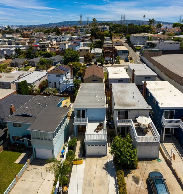 1604 Spreckels Lane, Redondo Beach, California 90278, 3 Bedrooms Bedrooms, ,2 BathroomsBathrooms,Residential,Sold,Spreckels,SB20125492