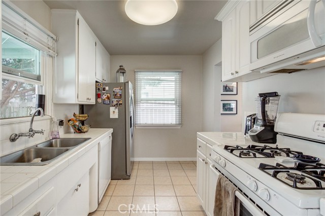 2211 Nelson Avenue, Redondo Beach, California 90278, 6 Bedrooms Bedrooms, ,3 BathroomsBathrooms,Residential,Sold,Nelson,SB19252615