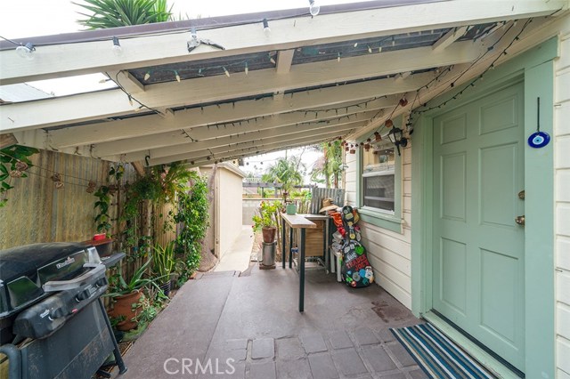 1717 11th Street, Manhattan Beach, California 90266, 3 Bedrooms Bedrooms, ,1 BathroomBathrooms,Residential,Sold,11th,SB19159919