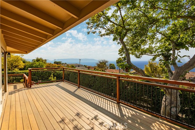 Stairs from top deck to lower deck and yard