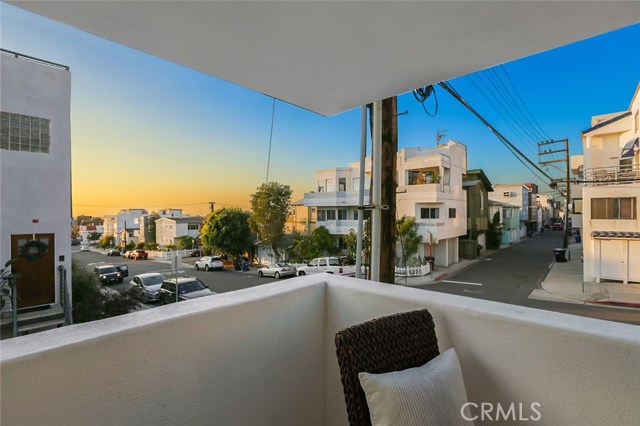 220 4th Street, Hermosa Beach, California 90254, 3 Bedrooms Bedrooms, ,4 BathroomsBathrooms,Residential,Sold,4th,PW18290182