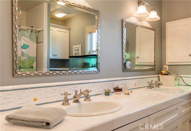 1613 Chestnut, Manhattan Beach, California 90266, 5 Bedrooms Bedrooms, ,3 BathroomsBathrooms,Residential,Sold,Chestnut,SB17091218