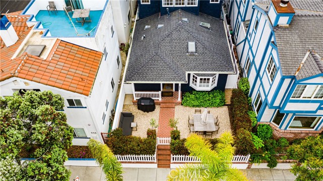 552 3rd Street, Manhattan Beach, California 90266, 3 Bedrooms Bedrooms, ,1 BathroomBathrooms,Residential,Sold,3rd,SB21099557