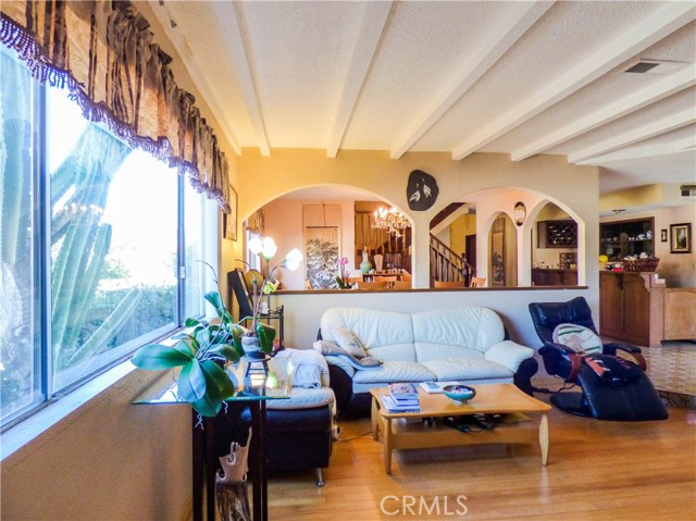 Bright and warm family room with fireplace