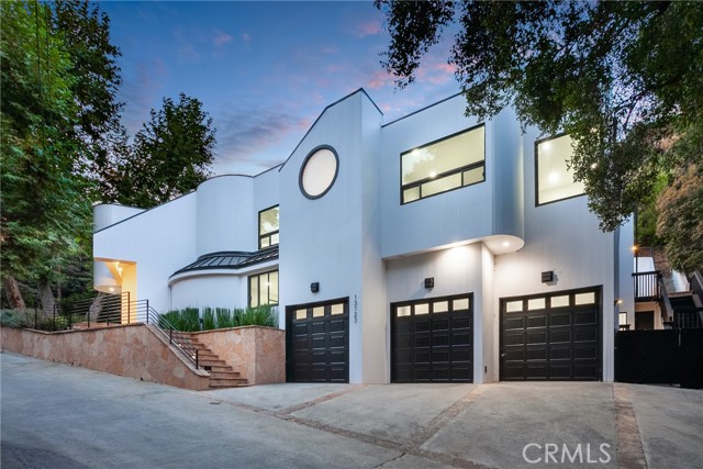 Detail Gallery Image 1 of 1 For 13123 Garden Land Rd, Los Angeles,  CA 90049 - 5 Beds | 5/1 Baths