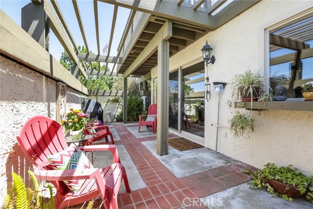 Enclosed patio off of kitchen. Great for barbecuing!