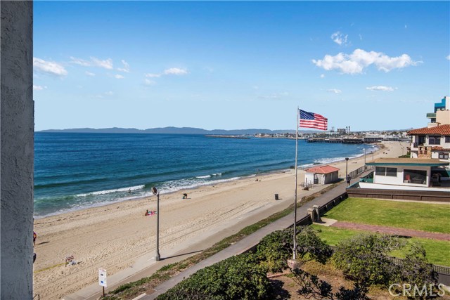 615 Esplanade, Redondo Beach, California 90277, 1 Bedroom Bedrooms, ,1 BathroomBathrooms,Residential,Sold,Esplanade,SB18261238