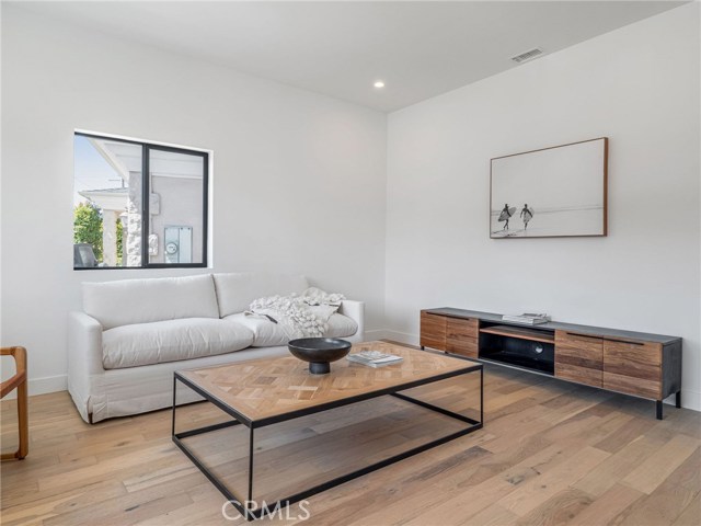 1131 19th Street, Hermosa Beach, California 90254, 2 Bedrooms Bedrooms, ,1 BathroomBathrooms,Residential,Sold,19th,SB20249422