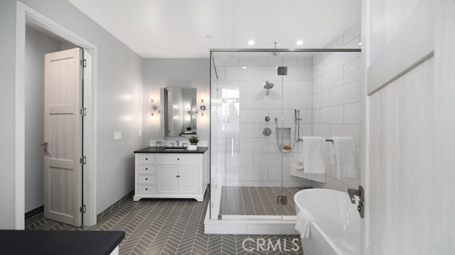 1902 Mathews Ave, Redondo Beach, California 90278, 5 Bedrooms Bedrooms, ,5 BathroomsBathrooms,Residential,Sold,Mathews Ave,PV21055104